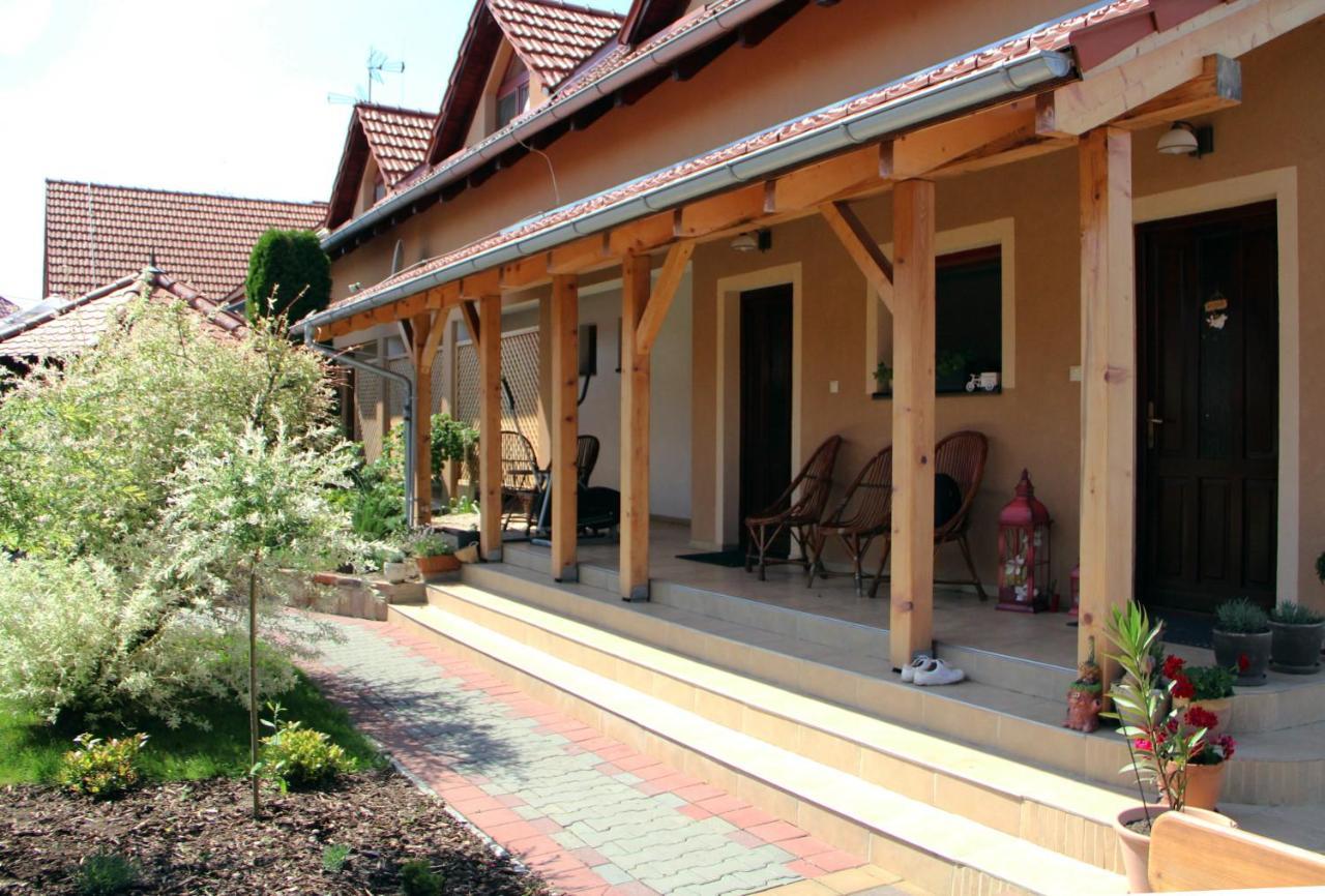 Penzion Dori Diakovce Exterior foto
